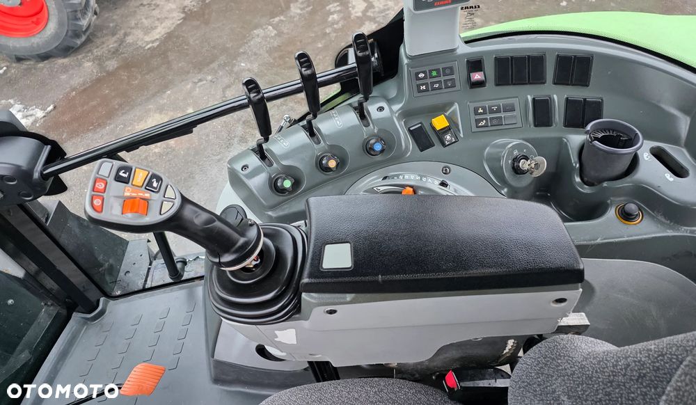 Claas Arion 420 - 12