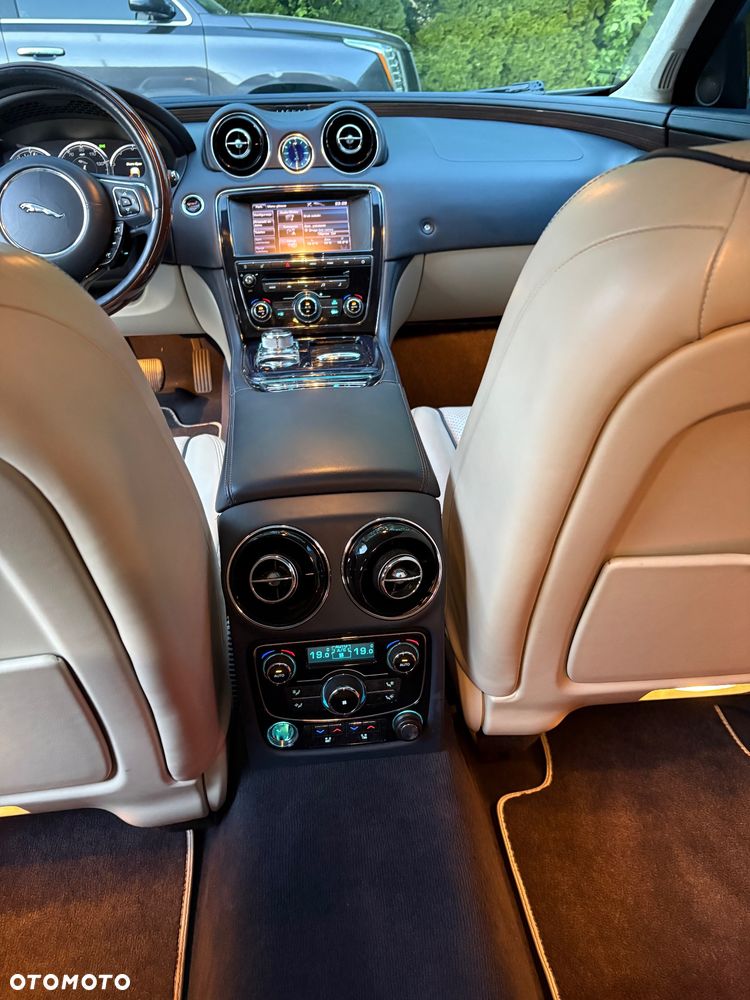 Jaguar XJ 5.0 V8 LWB Portfolio - 16