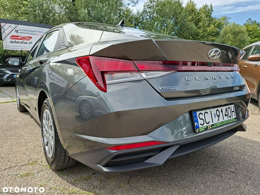 Hyundai Elantra - 9