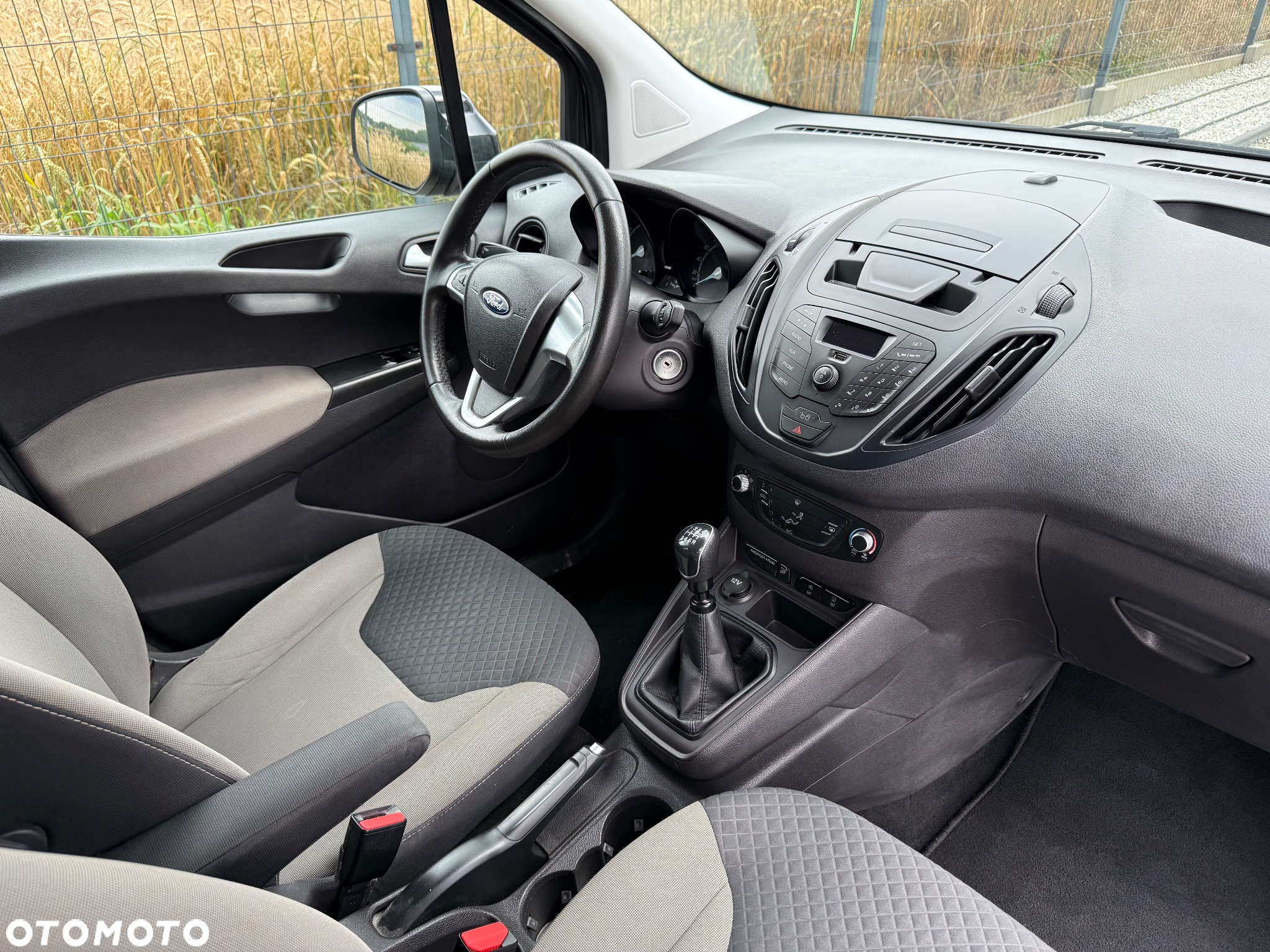 Ford Transit Courier - 20