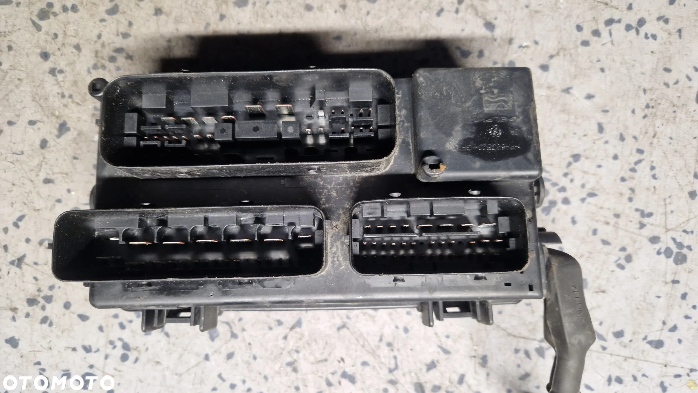 OPEL CORSA D SKRZYNKA BEZPIECZNIKÓW 13217394EH - 3
