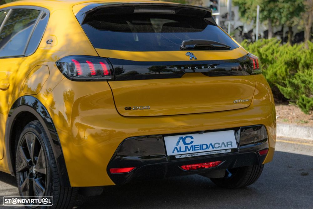 Peugeot e-208 GT - 23