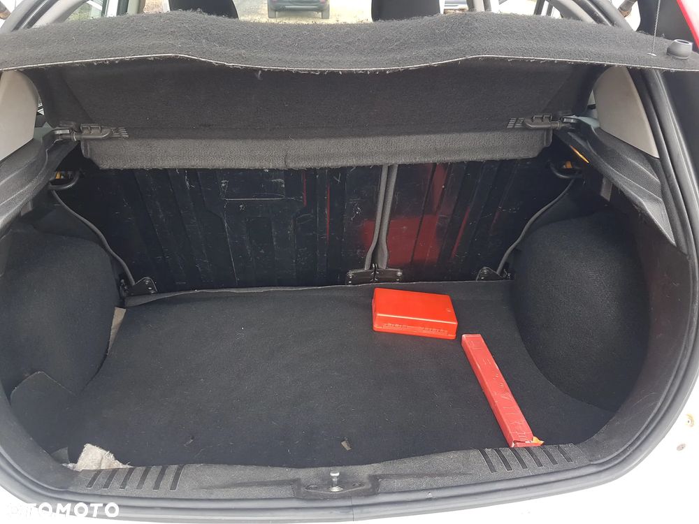 Ford Fiesta 1.25 Ambiente - 17