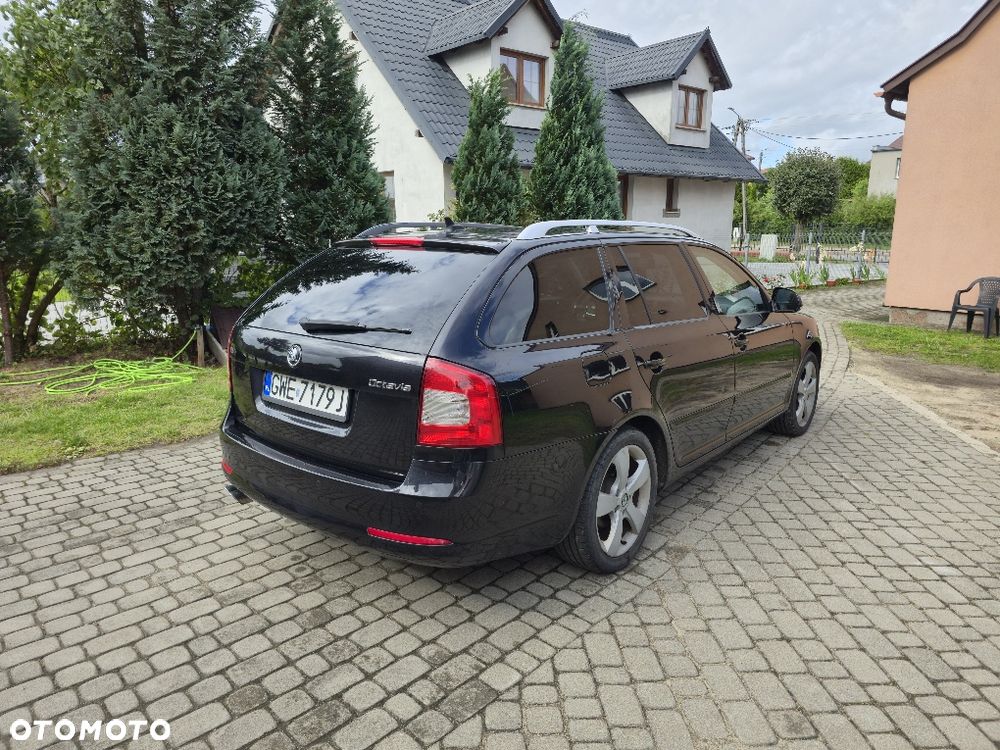 Skoda Octavia 2010 photo 2