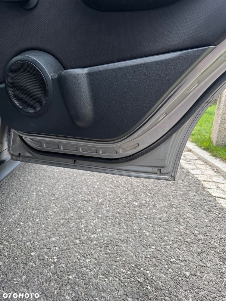 Mercedes-Benz Klasa A 150 Classic Edition 10 - 12