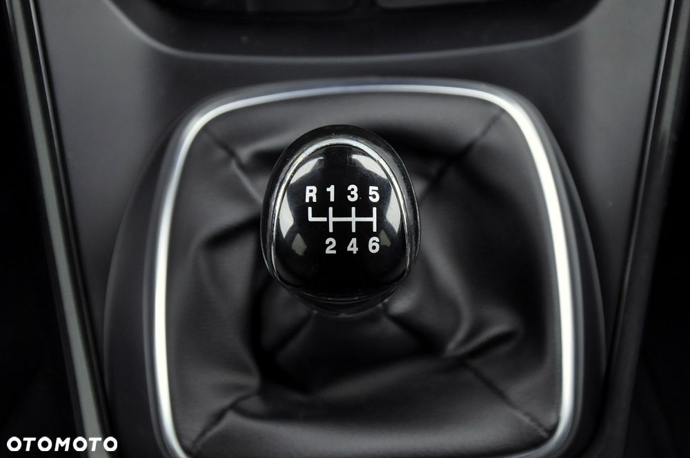 Ford Kuga 1.5 EcoBoost 2x4 Titanium - 24