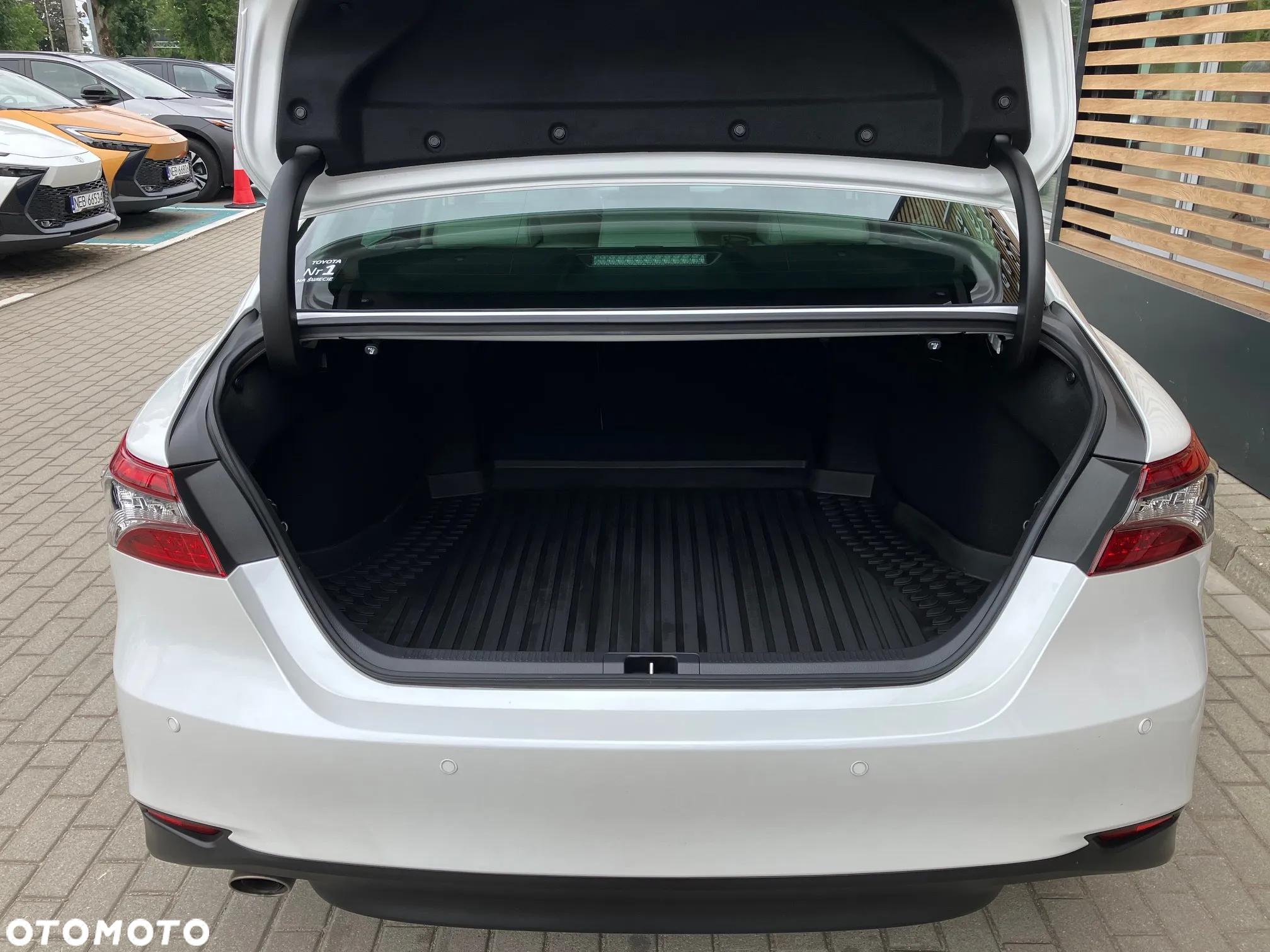 Toyota Camry 2.5 Hybrid Executive CVT - 8