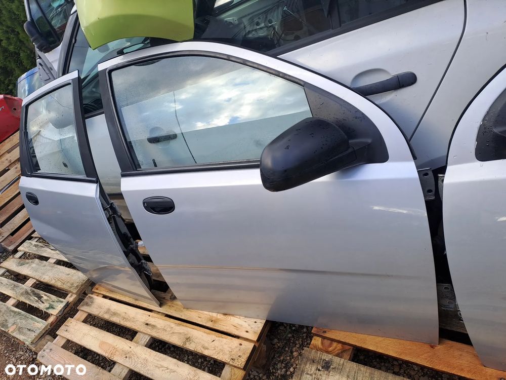 Chevrolet Aveo T250 HB 5D drzwi klapa bagażnika zderzak kod lakieru 92U - 7