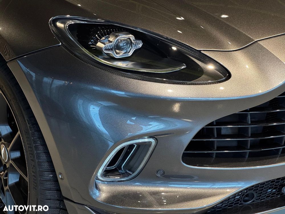 Aston Martin DBX - 9