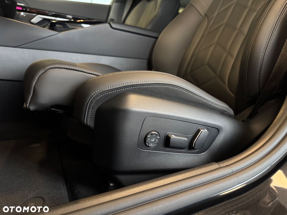 BMW Seria 5 520d xDrive - 13