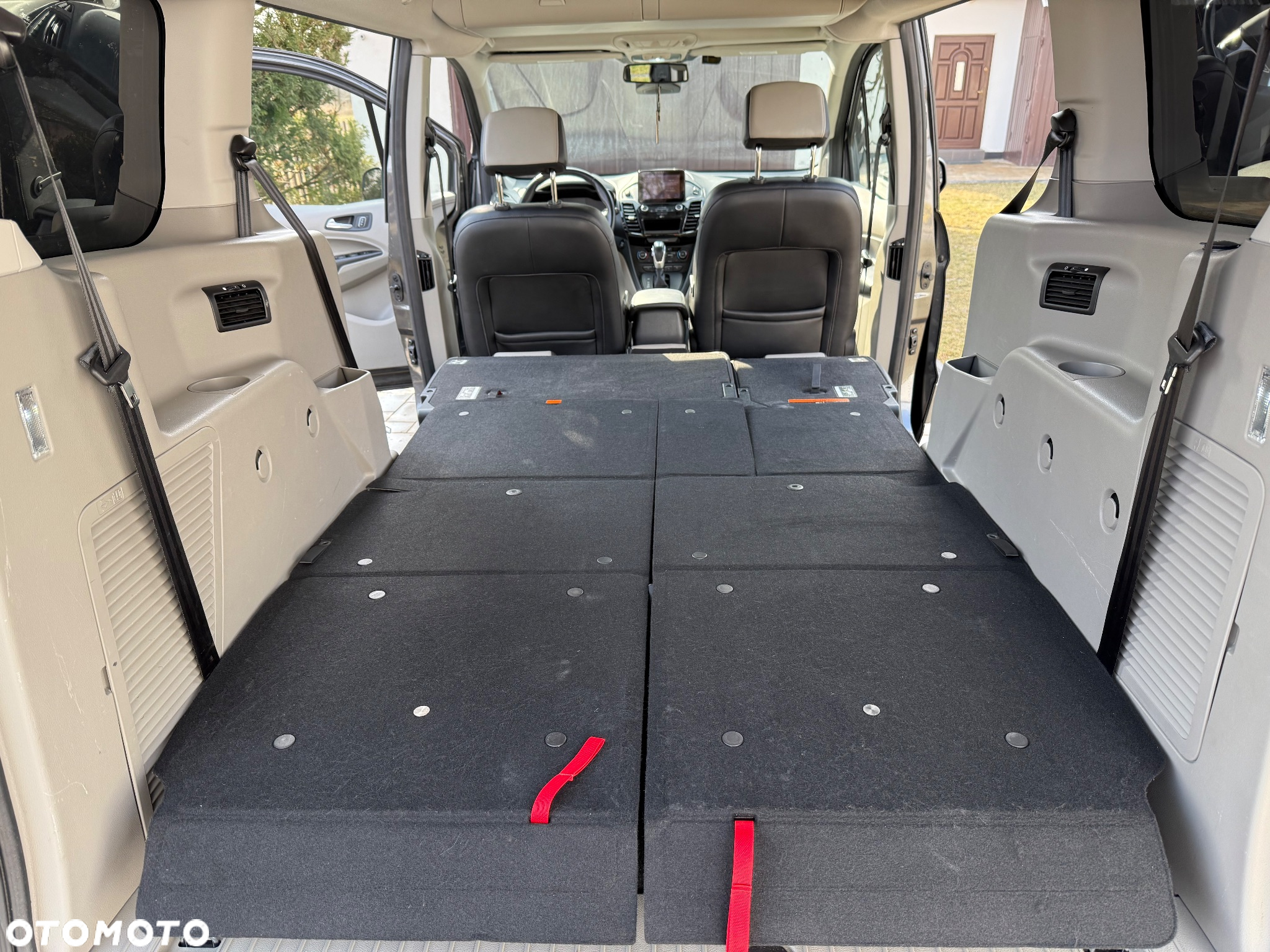 Ford Tourneo Connect Grand - 27