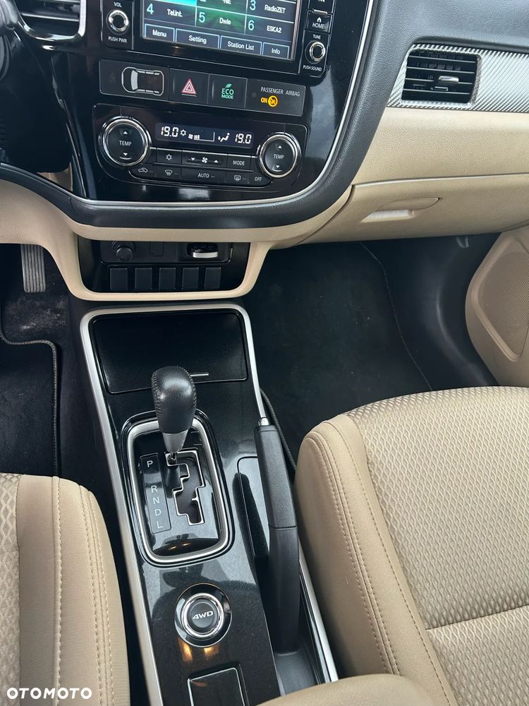 Mitsubishi Outlander 2.0 Intense + 4WD CVT - 22