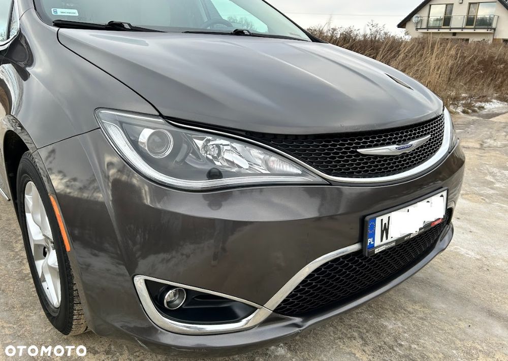 Chrysler Pacifica - 2