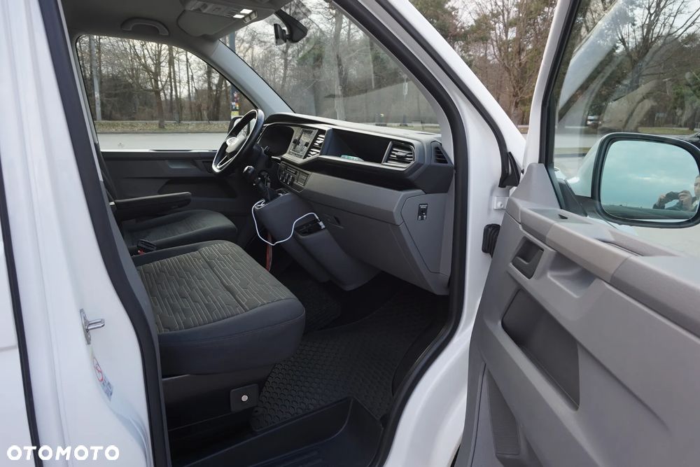 Volkswagen Caravelle - 24