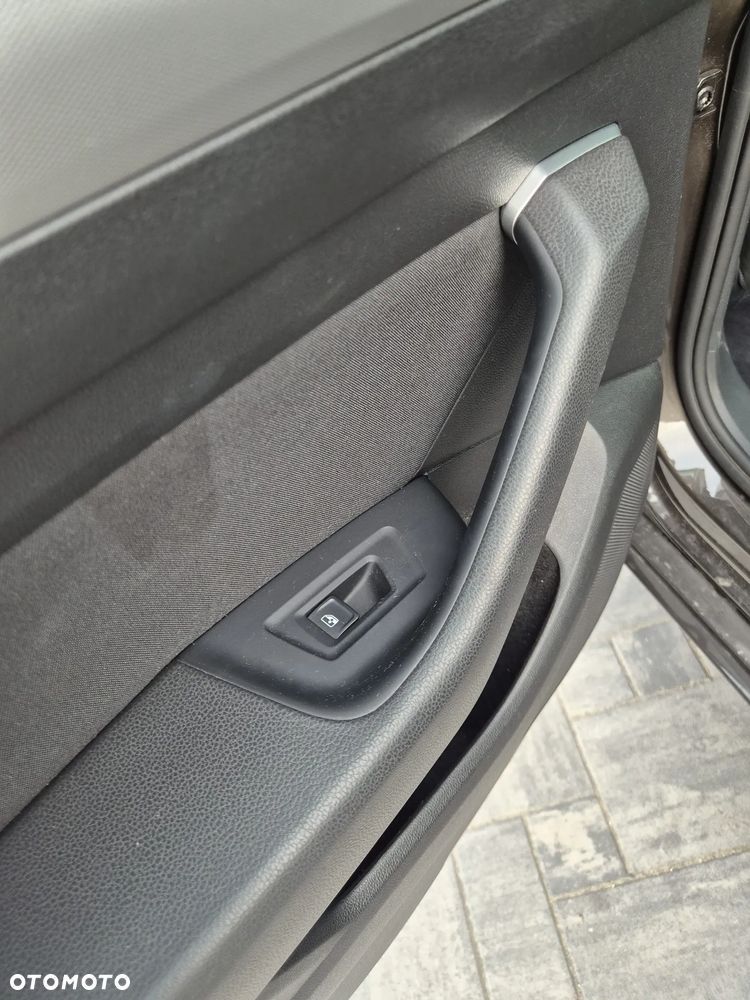 Volkswagen Passat 2.0 TDI (BlueMotion Technology) Highline - 17