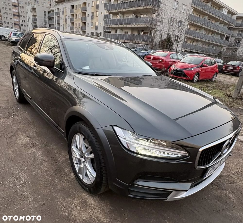 Volvo V90 D5 SCR AWD Momentum - 4