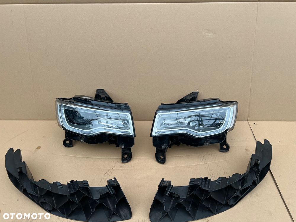 JEEP GRAND CHEROKEE WK2 LIFT LAMPY PRZÓD EUROPA - 3
