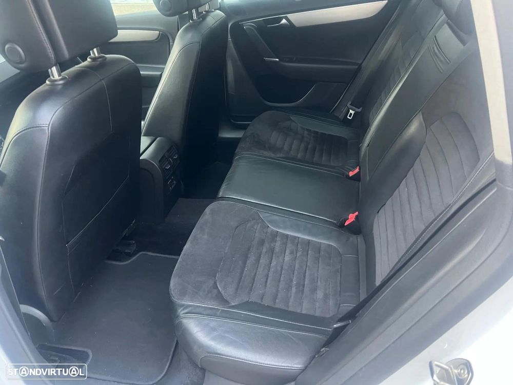 VW Passat Variant 2.0 Blue TDI DSG SCR Highline - 13