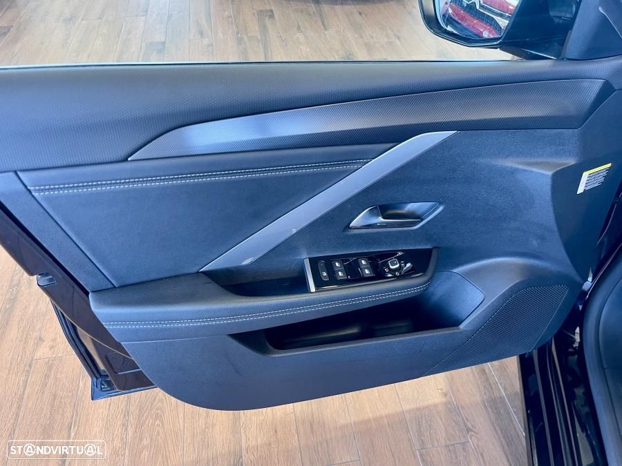 Opel Astra Sports Tourer 1.2 T GS Line - 32