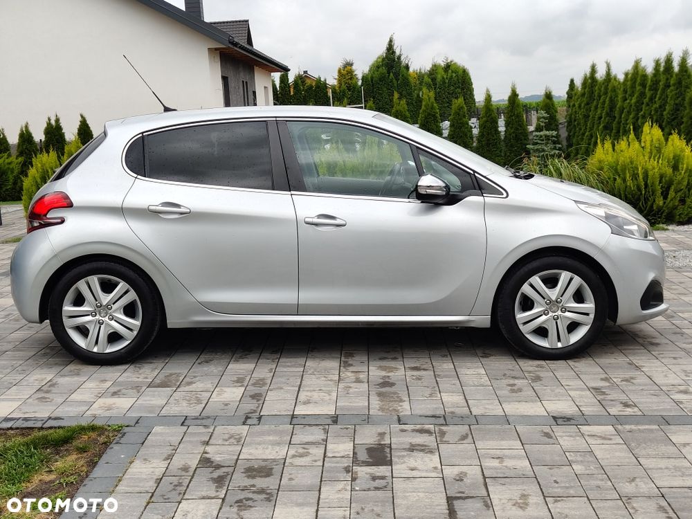 Peugeot 208 - 5