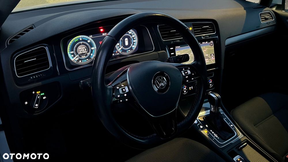 Volkswagen Golf - 8