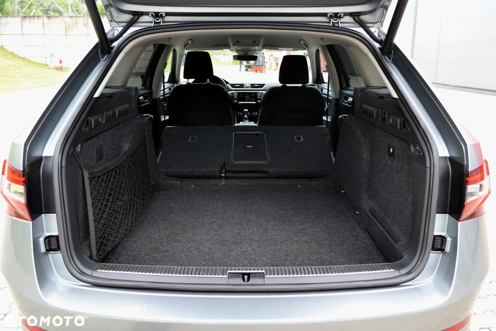 Skoda Superb 2.0 TDI Sportline DSG - 32