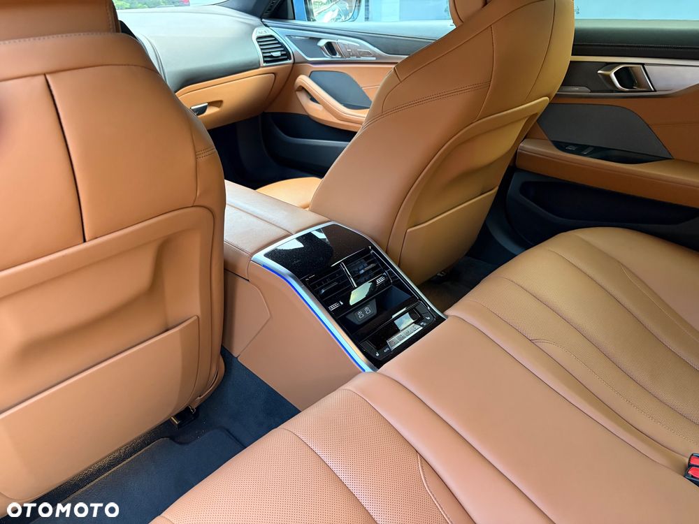 BMW Seria 8 - 8