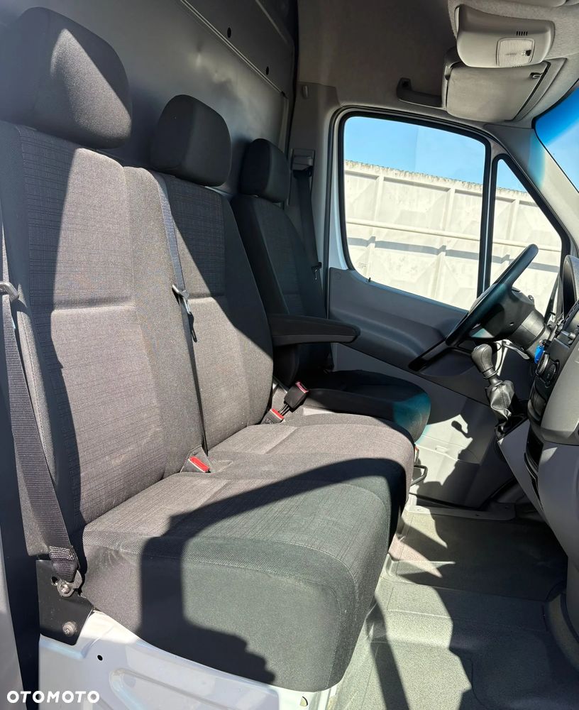 Mercedes-Benz Sprinter - 11