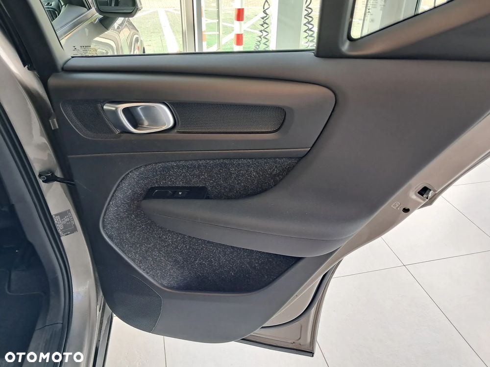 Volvo XC 40 T3 Momentum - 17