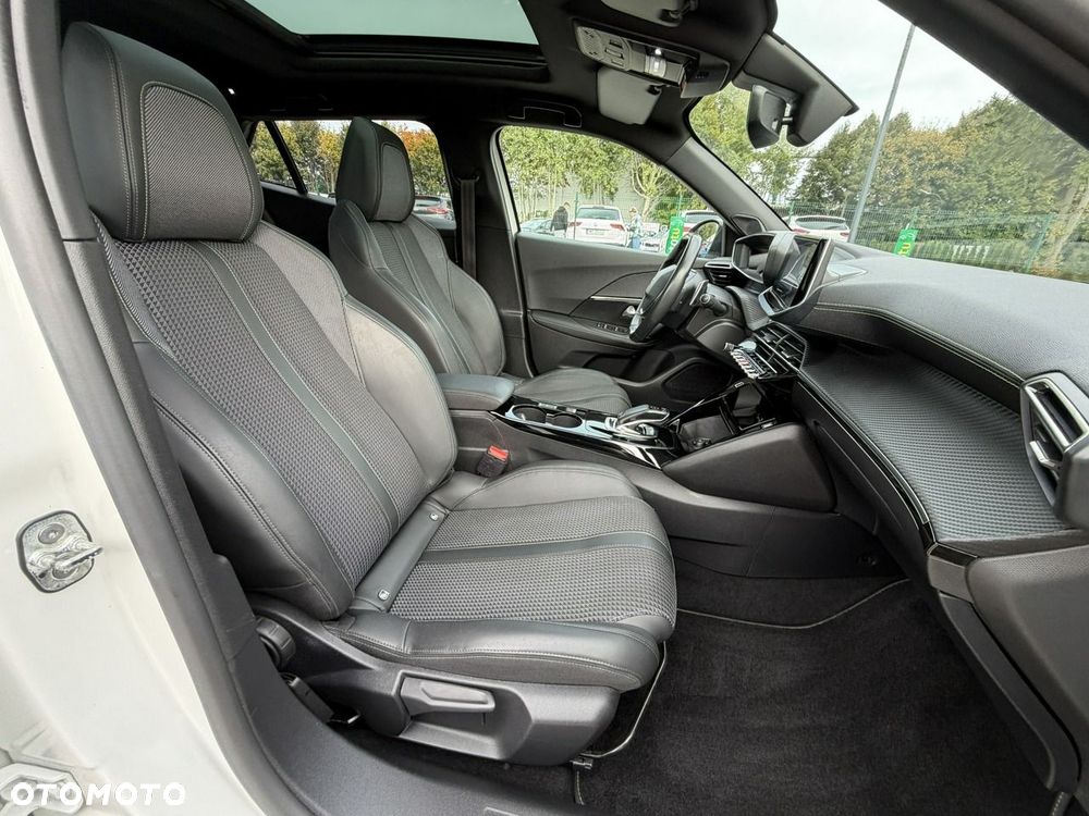 Peugeot 2008 PureTech 130 EAT8 GT - 31