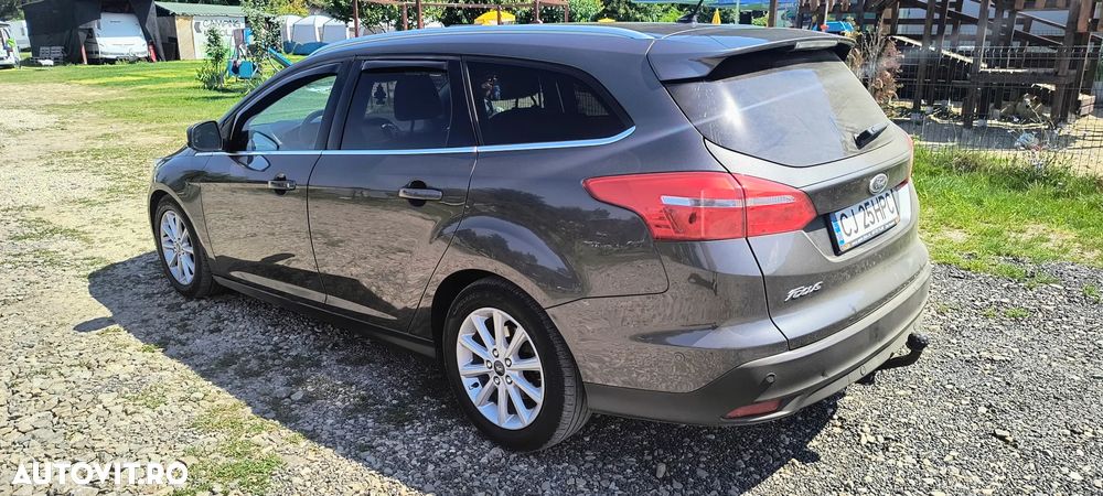Ford Focus 2.0 TDCI Powershift Titanium - 5