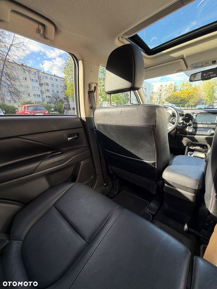 Mitsubishi Outlander - 8