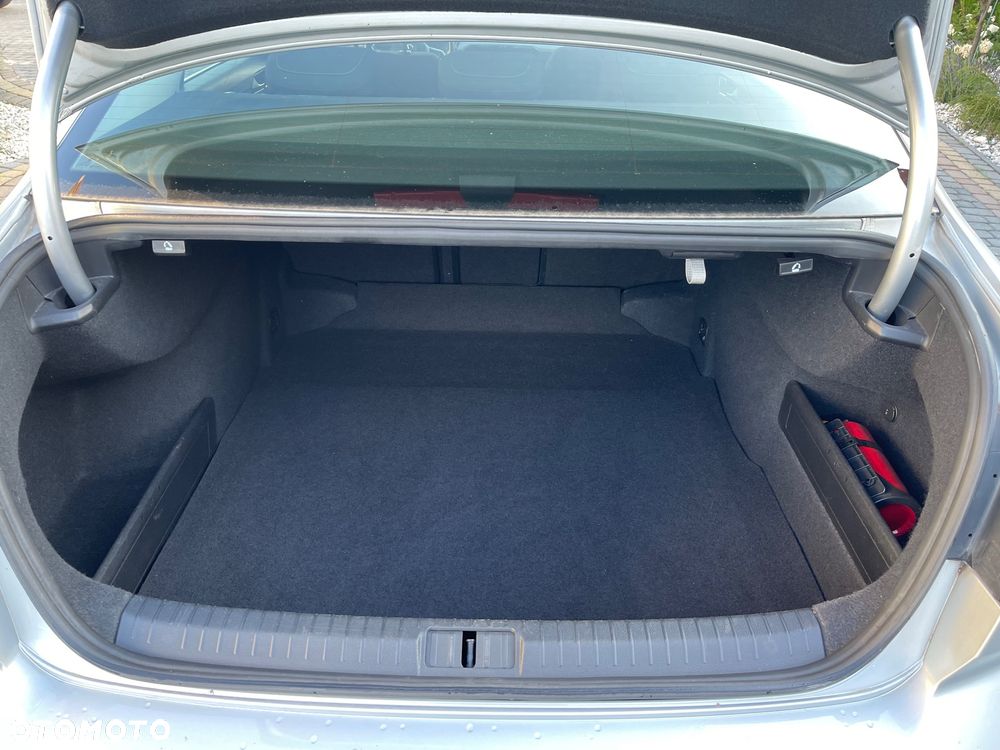 Volkswagen Passat - 14