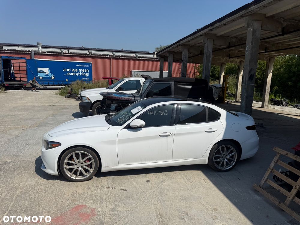 Alfa Romeo Giulia 2.0 Turbo 16V AT8-Q4 Veloce Ti - 20