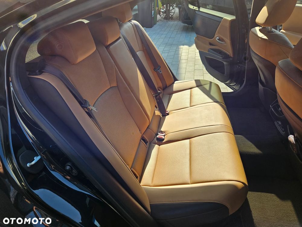 Lexus ES 300h Business Edition + - 7