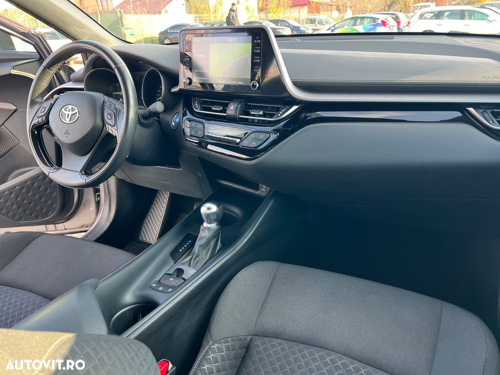 Toyota C-HR Hybrid Style Selection - 6