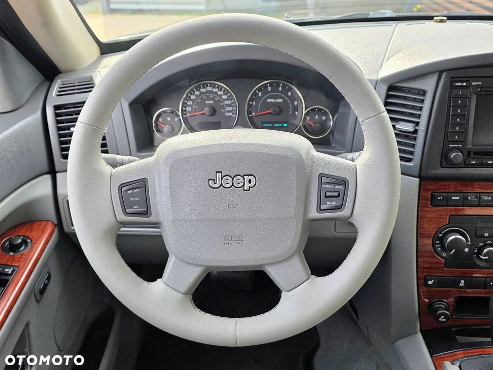 Jeep Grand Cherokee - 11