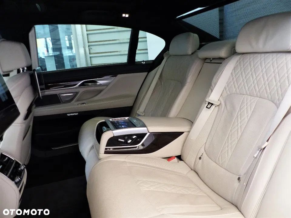 BMW Seria 7 750Li xDrive - 6