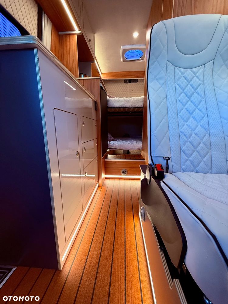 Mercedes-Benz Sprinter - 9