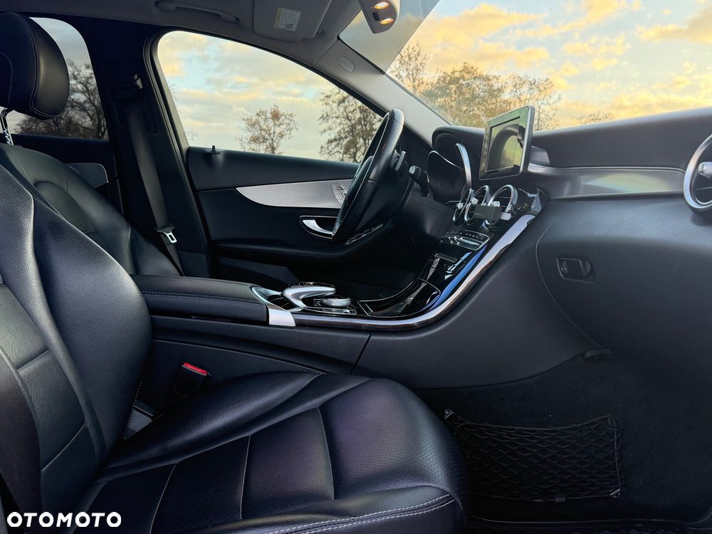 Mercedes-Benz Klasa C 300 7G-TRONIC - 32