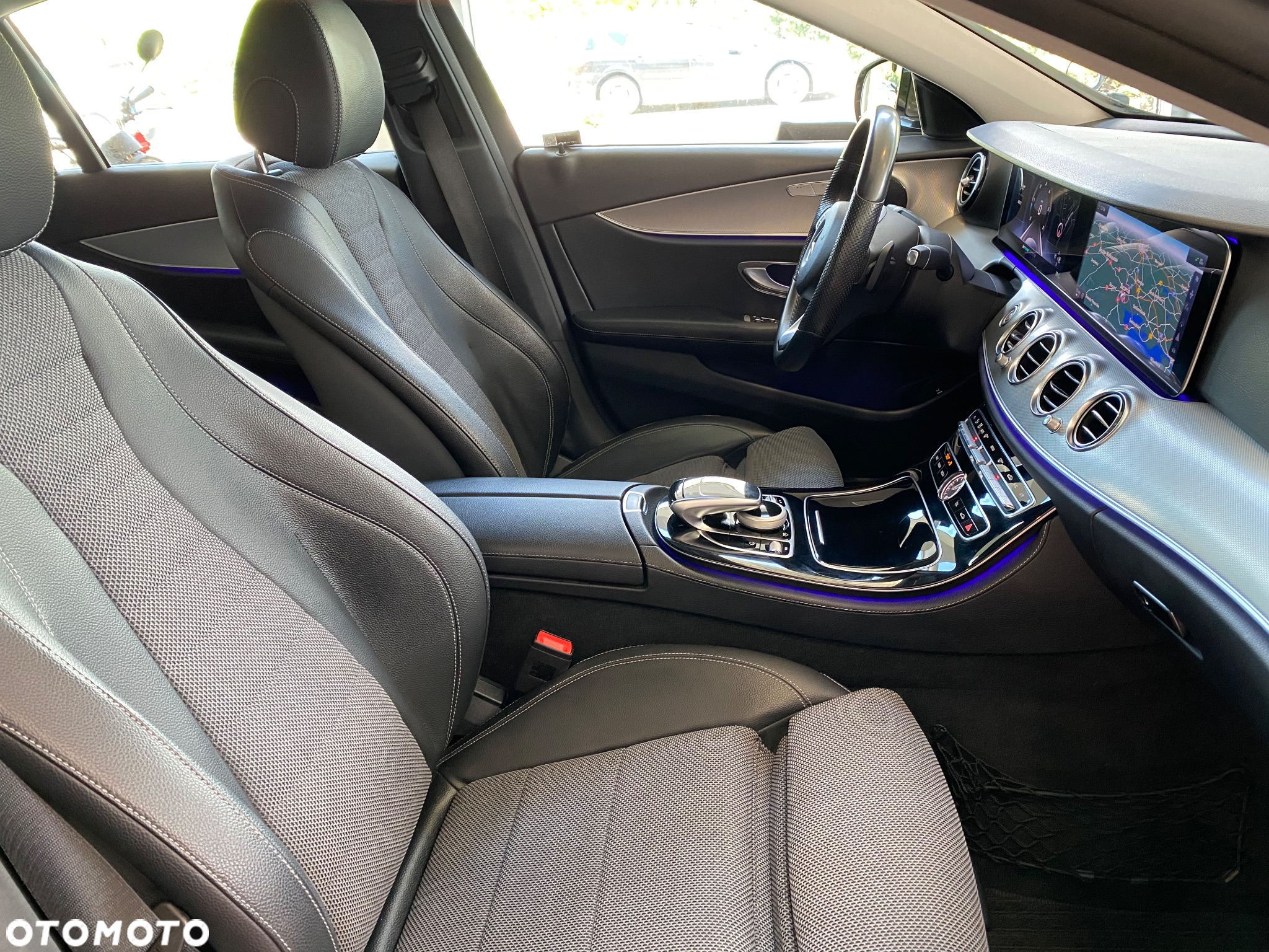 Mercedes-Benz Klasa E 220 d 9G-TRONIC - 22