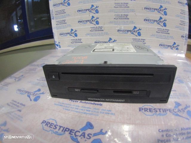 Radios 5G0035846A 5G0035846A VW GOLF 7 5G FASE 1 2014 1.6TDI 105CV 5P CINZA RATO ORIGINAL ZR_STDNAV Apoio Danificado VW GOLF 7 2013 2.0TDI 184CV 5P PRETO - 1