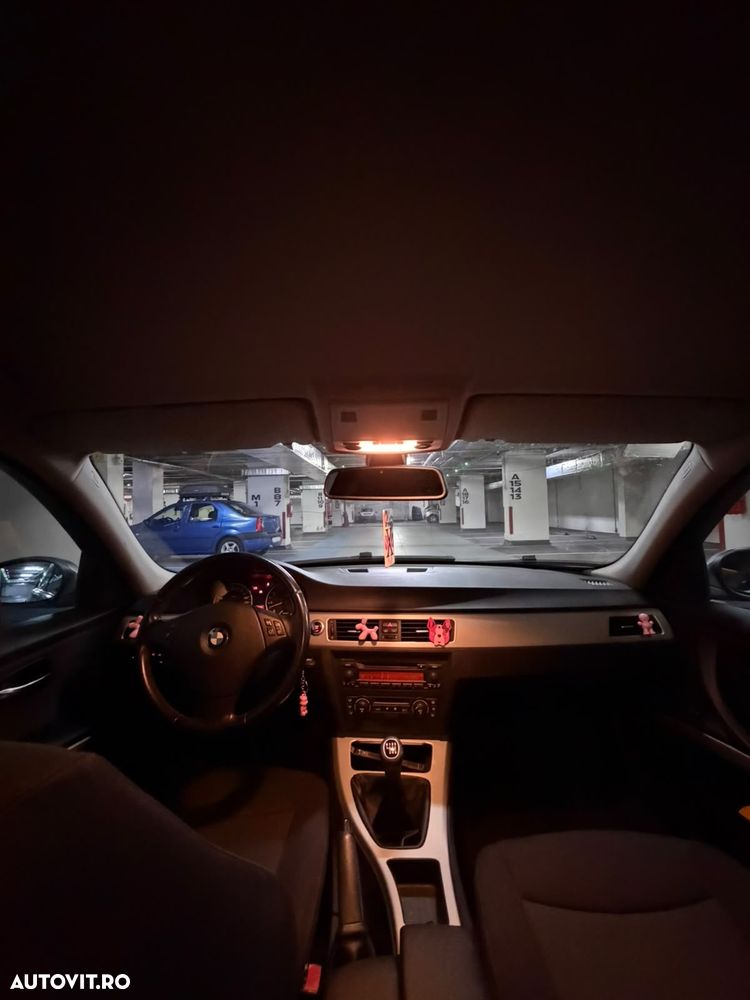 BMW Seria 3 320i - 8