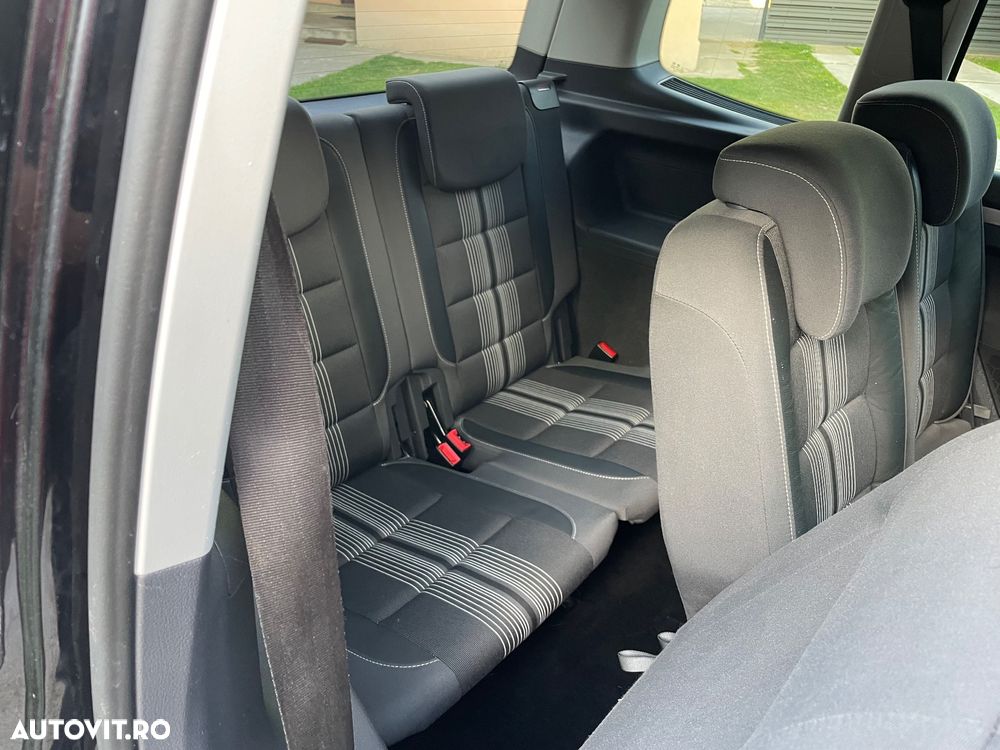 Volkswagen Touran - 8