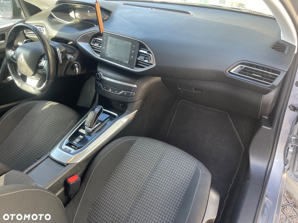 Peugeot 308 1.5 BlueHDi Active Pack Business S&S EAT8 - 20