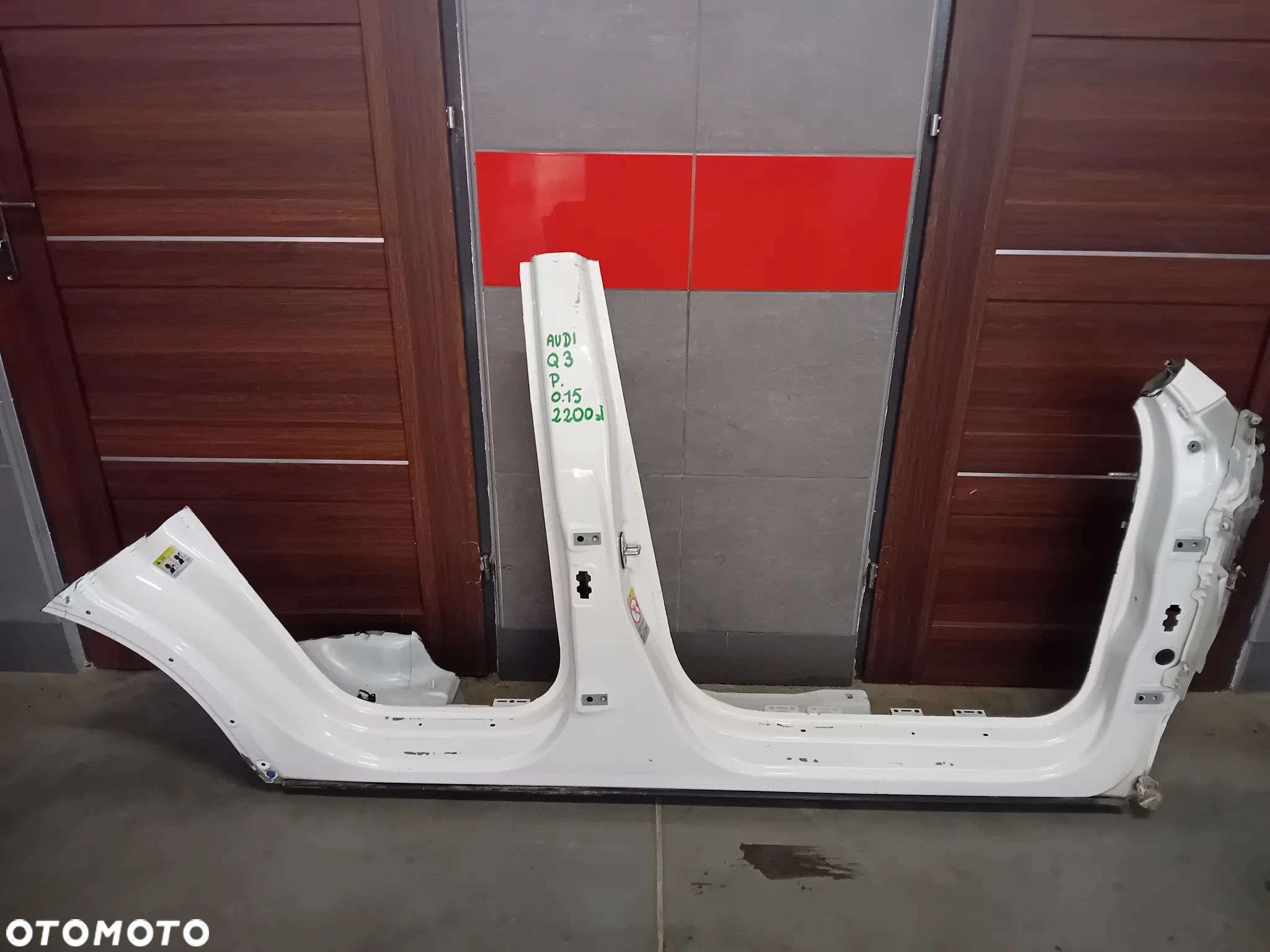 próg ćwiartka słupek prawy bok Audi Q3 2015 - 1