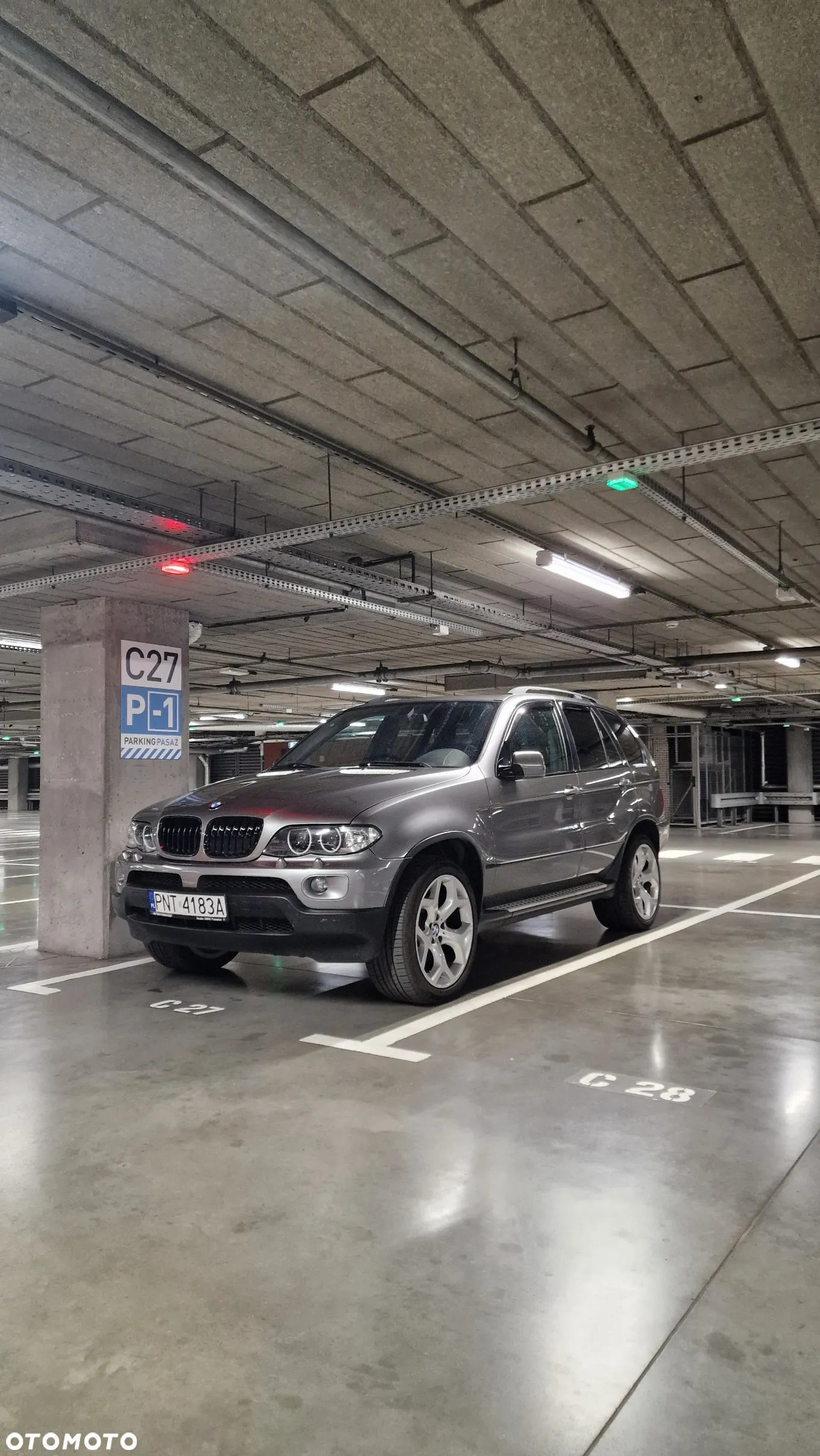 BMW X5 4.4i - 5