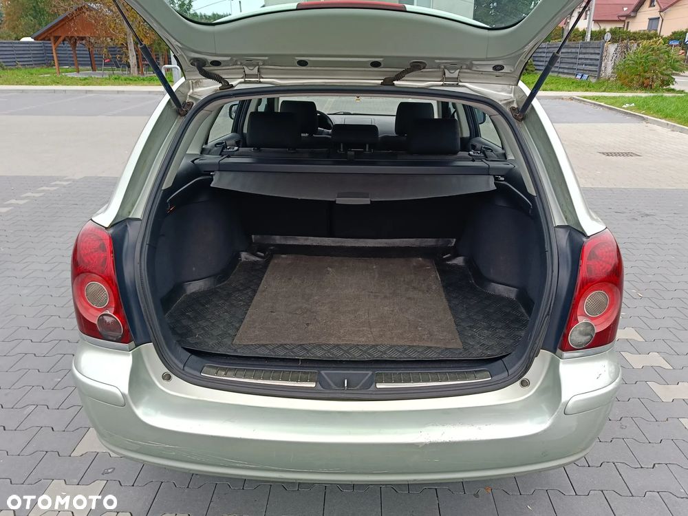 Toyota Avensis 1.8 VVT-i Terra - 15