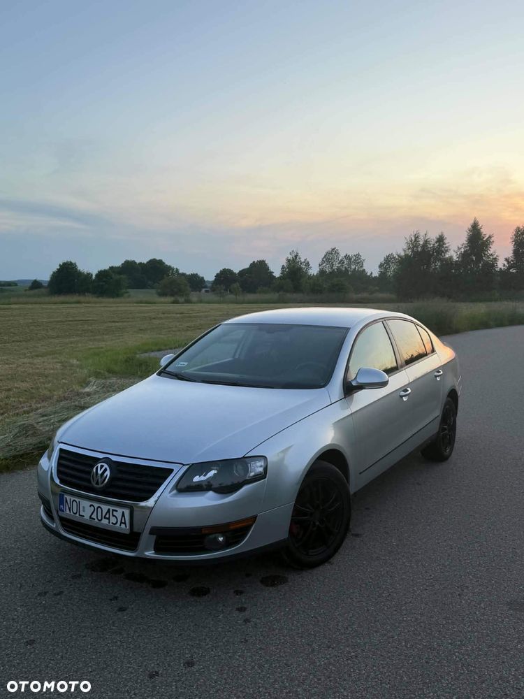 Volkswagen Passat - 1