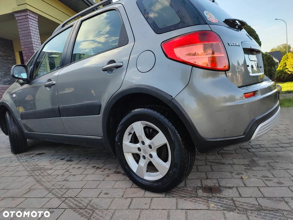 Suzuki SX4 Classic 1.6 VVT 4x4 Comfort - 2